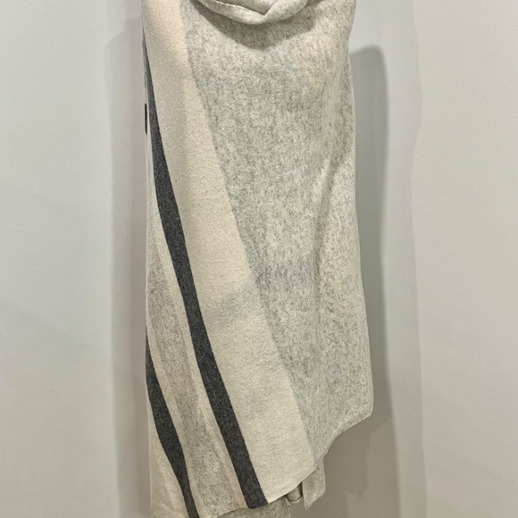 Cashmere Luxuriously Soft Knit Wrap or Throw 36" x 82" - Picture 7 of 9
